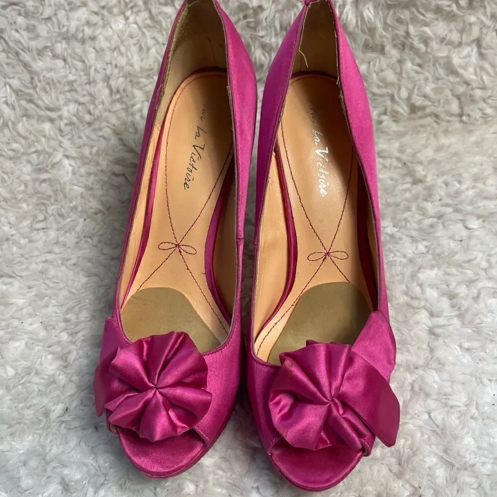 Pour La Victoire Satin Hot pink slip on platform heels peep toe SZ9.5